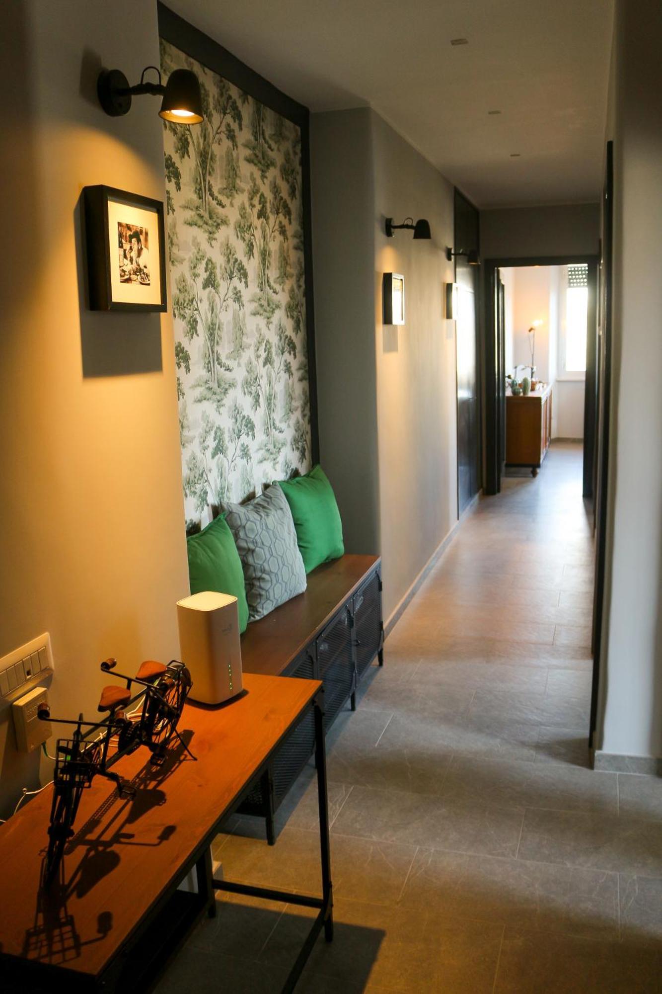 Apartment Flower House Rom